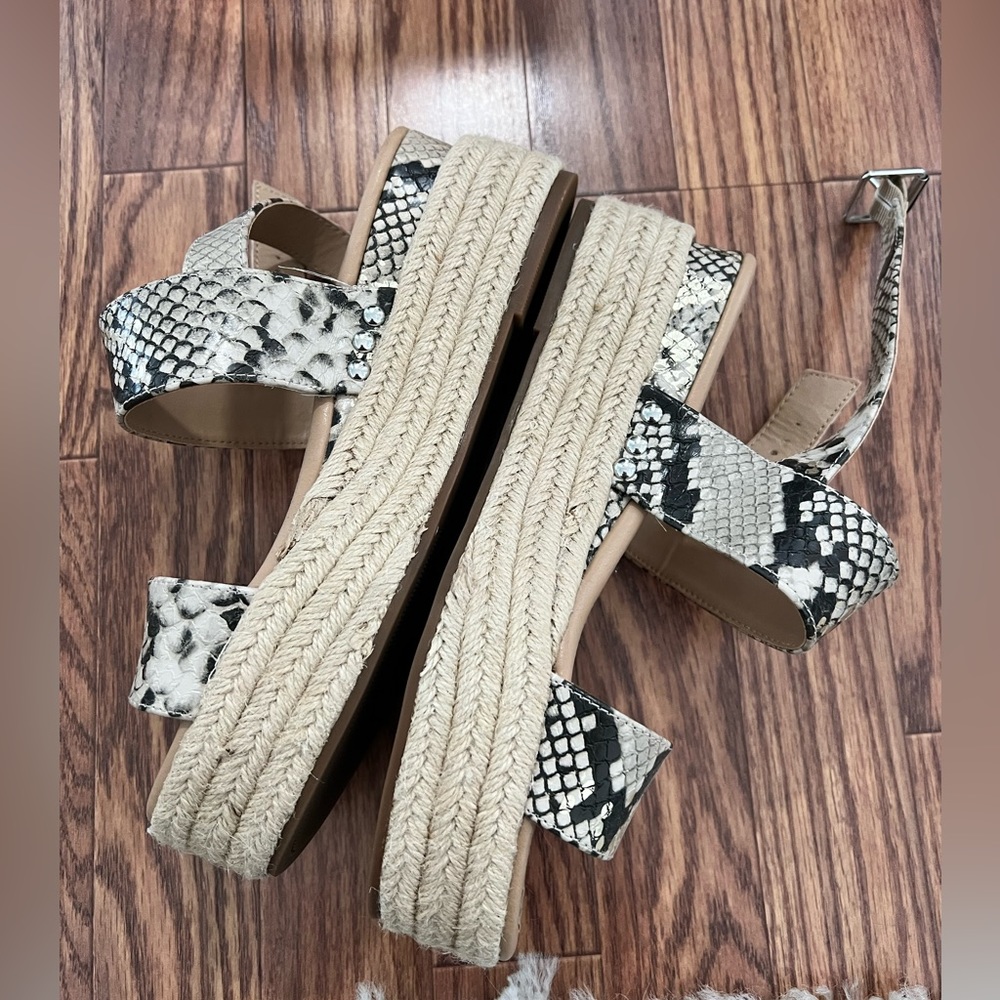 Steve Madden platform snakeskin sandals - size 6.5